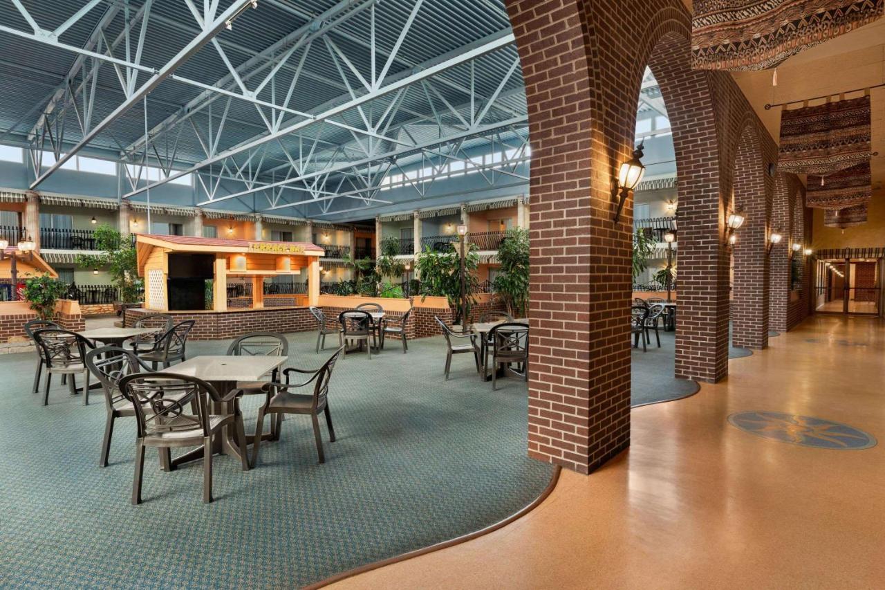 Ramada By Wyndham Fredericton Hotel Kültér fotó