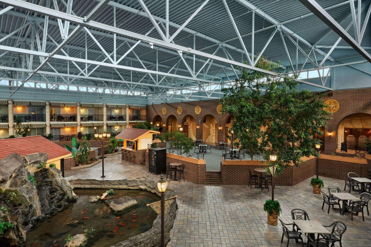 Ramada By Wyndham Fredericton Hotel Kültér fotó