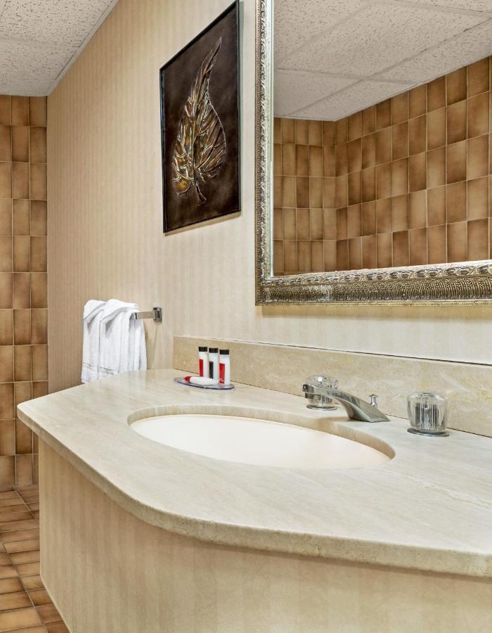 Ramada By Wyndham Fredericton Hotel Kültér fotó