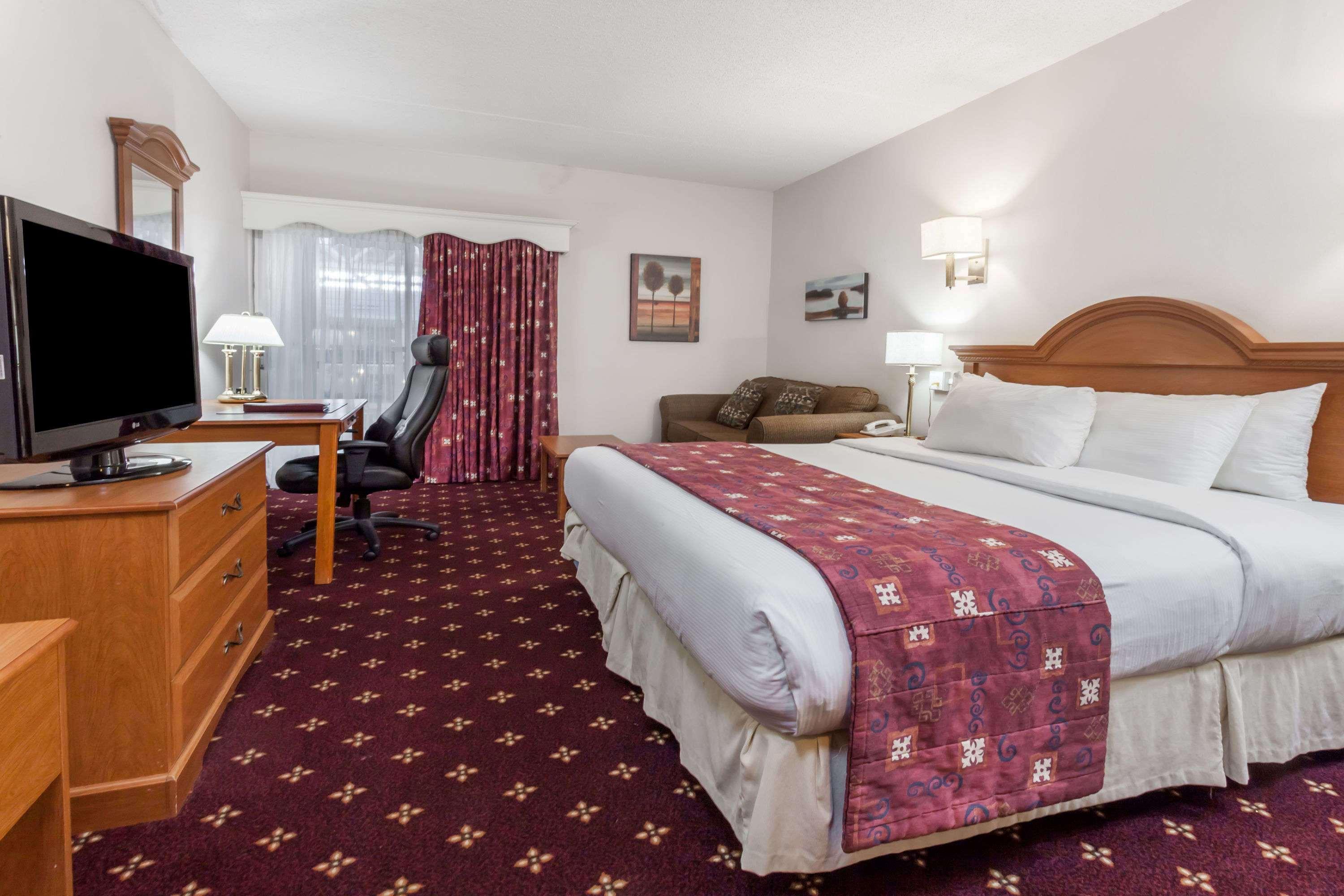 Ramada By Wyndham Fredericton Hotel Kültér fotó