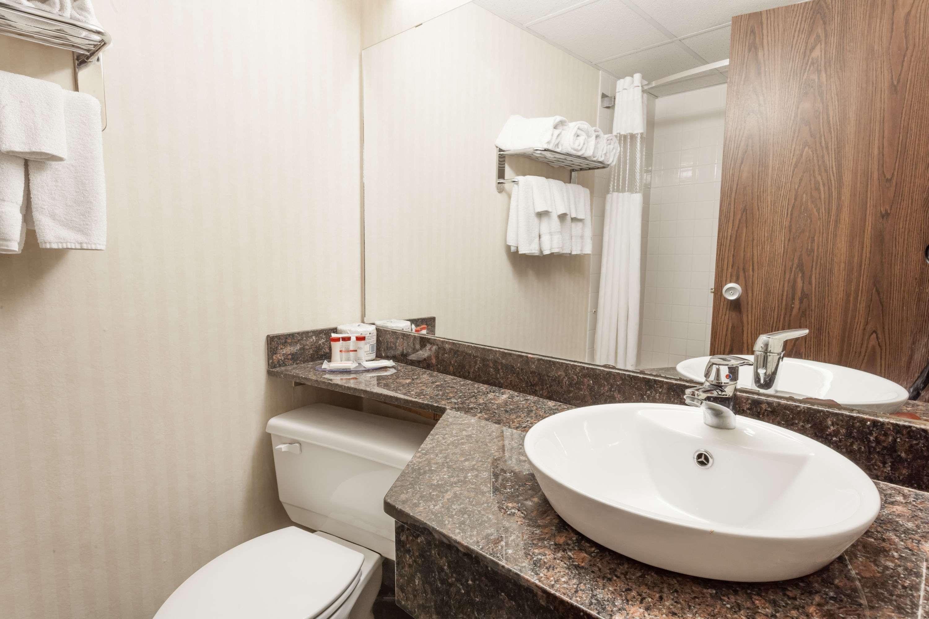 Ramada By Wyndham Fredericton Hotel Kültér fotó
