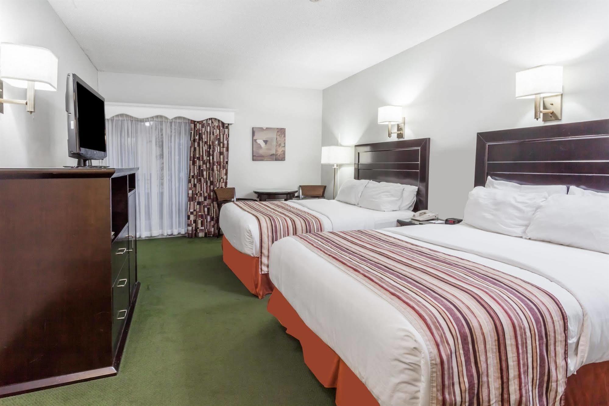 Ramada By Wyndham Fredericton Hotel Kültér fotó
